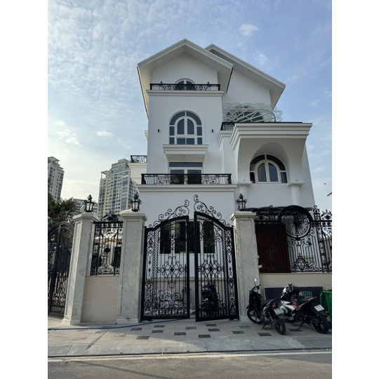 Biệt Thự Hiện Đại Quận 2